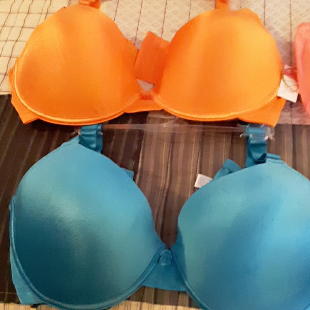 2 bras 40ddd and panty